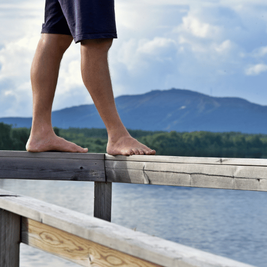 Jalkanörtti ristiretkellä paljasjalkakenkien puolesta