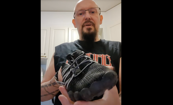 Ari Kipukroonikon Kokemuksia ja Vertailuja Paljasjalkakengistä