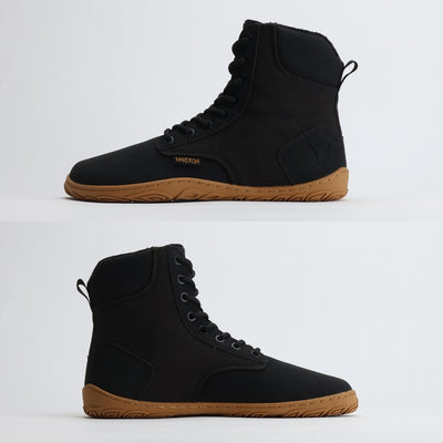 Musta Vaistoa Hurmos 2 -paljasjalkamaihari kuvattuna sivuprofiilista mediaali- ja lateraalipuolelta. Kuvassa näkyy kengän tasainen zero drop -pohja ja minimalistinen muotoilu.