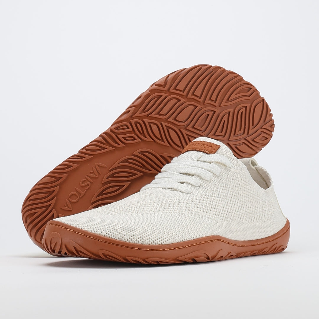 vaistoa iloa paljasjalkakengat kangastennarit luonnonvalkoinen terracottalla pohjalla design from finland