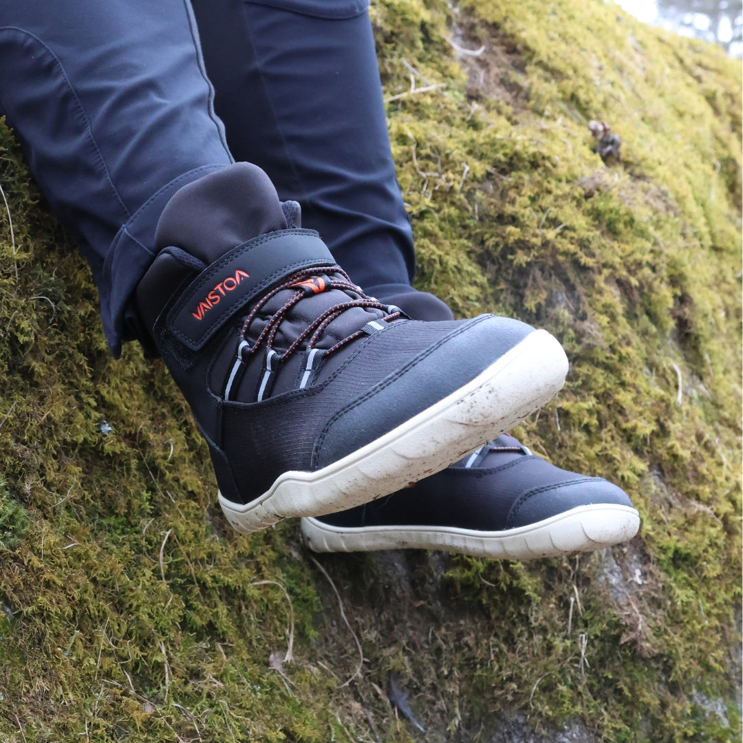 vaistoa kaste vedenpitavat lasten paljasjalkakengat musta kayttokuva kevat vihrea sammal