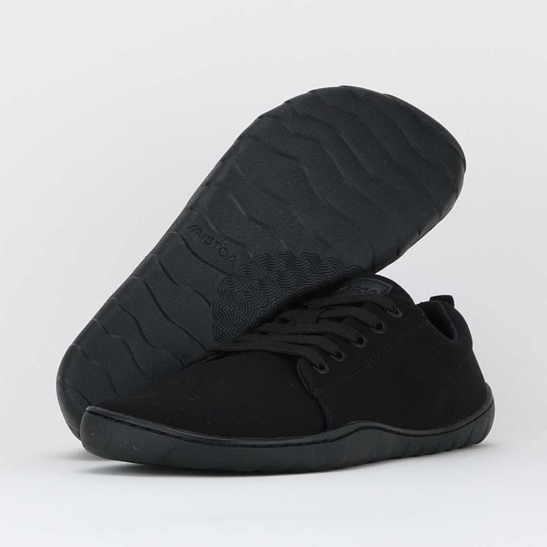 vaistoa rento 2 paljasjalkakengat matalavartiset kangastennarit musta design from finland