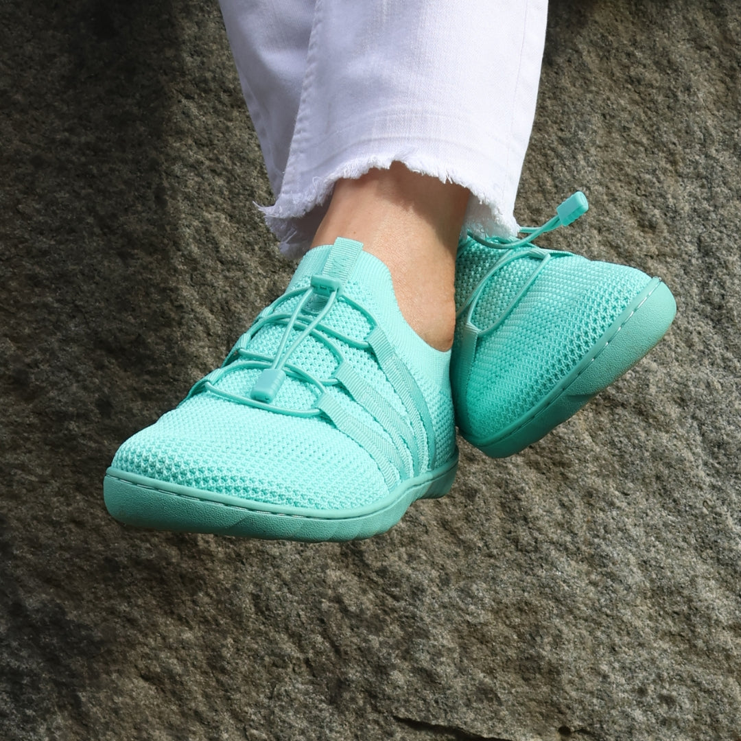 vaistoa riemu aikuisten slip on paljasjalkakengat minttu kevat kayttokuva istuen