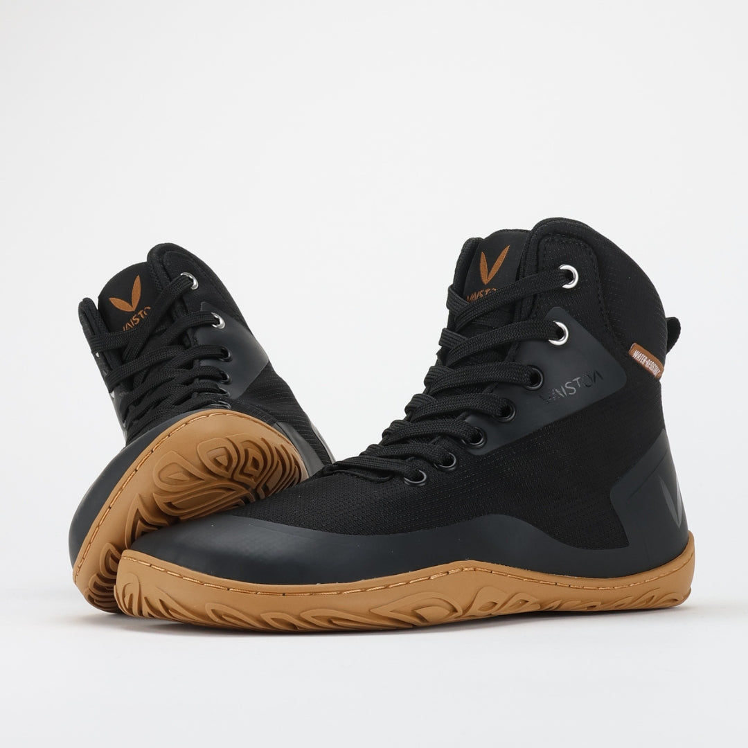 vaistoa tuohi paljasjalkaretkeilykengät mustat asettelu nojaa toisen varvastilaan